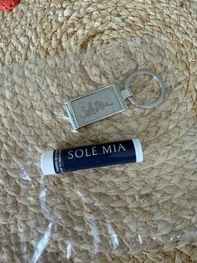 NEW Silver pleated Keychain & SPF 15 vanilla flavor Lip Balm Set